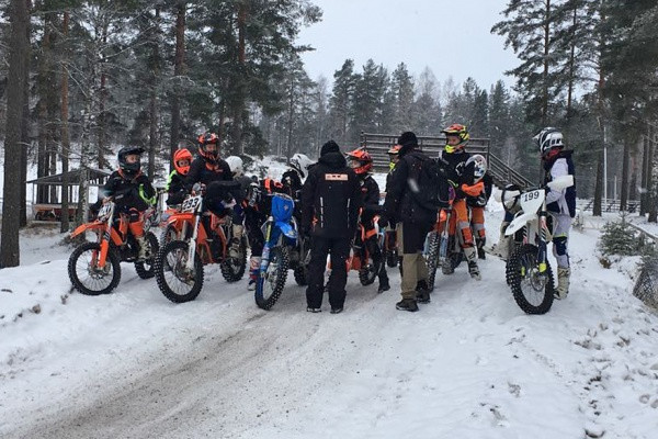 Ensimmäinen motocrossin yläkoululeiri alkoi sunnuntaina ja se päättyy tänään torstaina. Kuva: Marko Avikainen