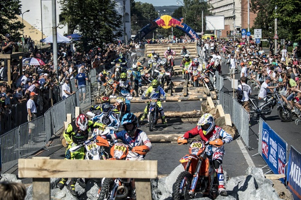 Perinteisesti prologi on täynnä tapahtumia. Kuva: Red Bull