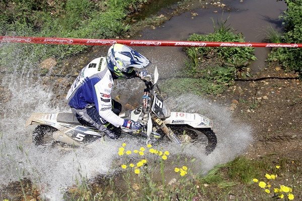 Antti Hänninen kaasuttelee jälleen EnduroJ-luokassa. Kuva: Kari Salminen