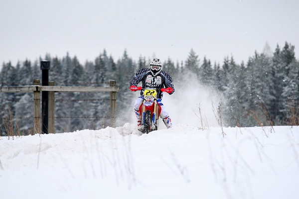 Viime vuonna Mäntsälän Miko Mellin pääsi pöllyttämään lunta kotipoluilleen
