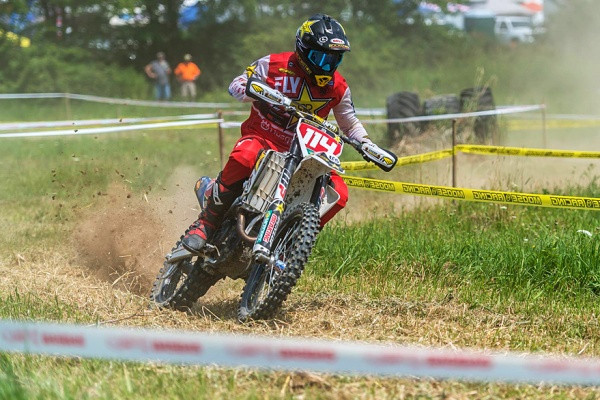 Josh Strang menetti voiton Ryan Sipesille kaaduttuaan viimeisen pätkän maalikurveissa. Kuva: Kilpailun tiedotus