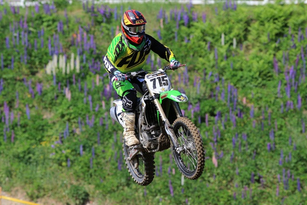 Niko Parkkinen voitti molemmat MXB -luokan erät Imatralla.