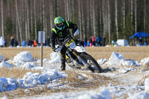 Eemil Pohjolan menoa ensimmäisellä maastokokeella. Kuva: Jani Hovi / Xracing