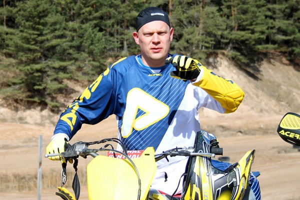 Team Suzuki Finland viettää mukavaa yhteistä aikaa Latviassa ja samalla harjoittelu käy kuuminmillaan.
