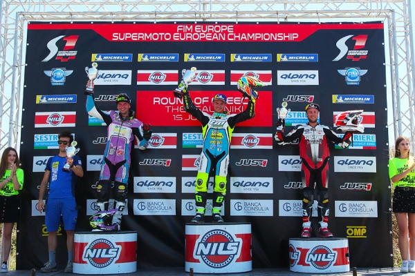 Kreikan kolme parasta podiumilla. Supermotos1