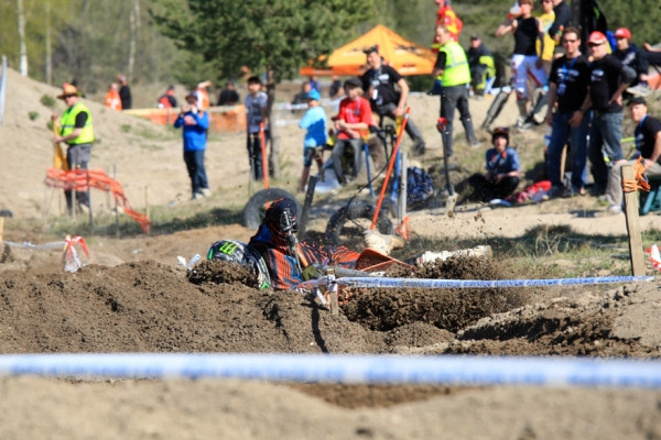 Akseli Kylänpää teki myös lähempää tuttavuutta maaperään.