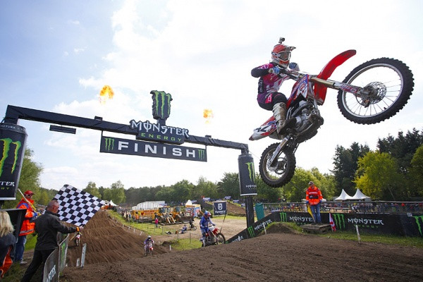 Haavisto tuulettaa voittoaan. Kuva: mxgp