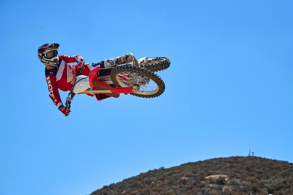 Honda julkaisi tänään Amerikassa uuden 2018 CRF450R -pyörän. Kuva: Honda