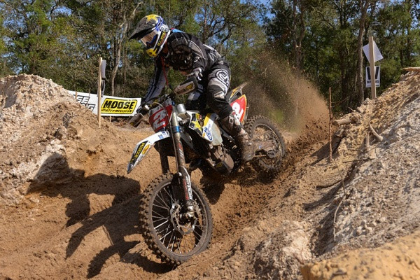 Josh Strang otti ensimmäisellä yrityksellään Gotland Grand National -kilpailun voiton. Kuva: Hill K. / Husqvarna