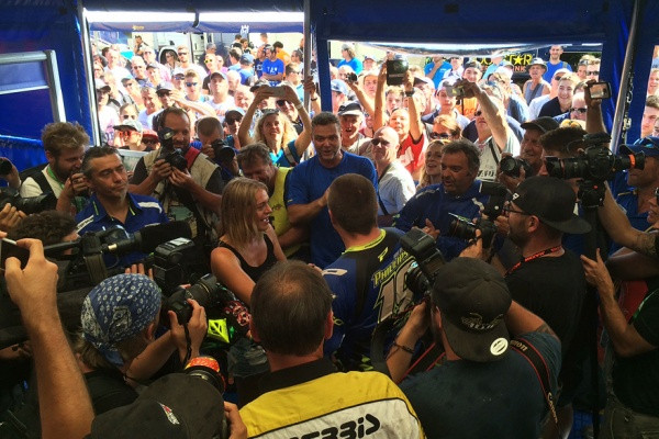 Matthew Phillipsin juhlaa Ranskassa. Kuva: Sauli Penttilä