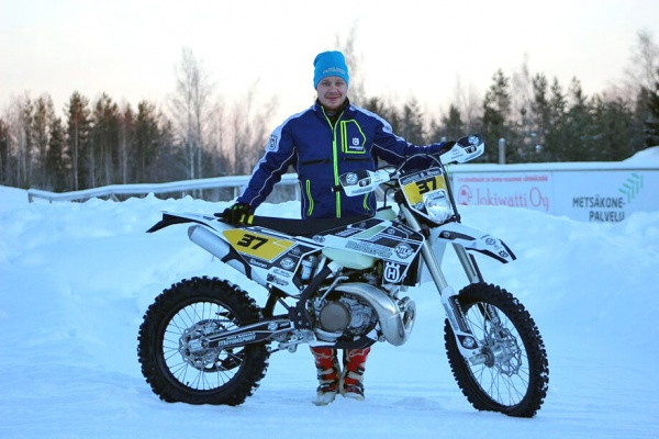 Mika Tamminen nähdään alkavalla kaudella jälleen Husqvarnan ohjaimissa. Kuva: Roosa Nirkkonen Photography