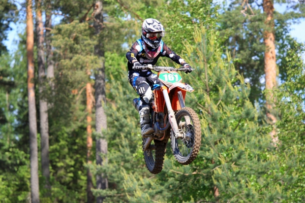 Aki Manninen hallitsi MXJ-luokaa.