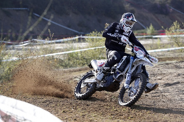 Alex Salvini ajoi yli kahden vuoden tauon jälkeen voittoon enduron MM-sarjassa. Kuva: Andrea Belluschi[7i]