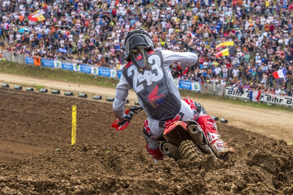 Hondan MXGP-luokan tehdastiimissä saatetaan nähdä kolme kuljettajaa. Kuva: Bavo Swijgers