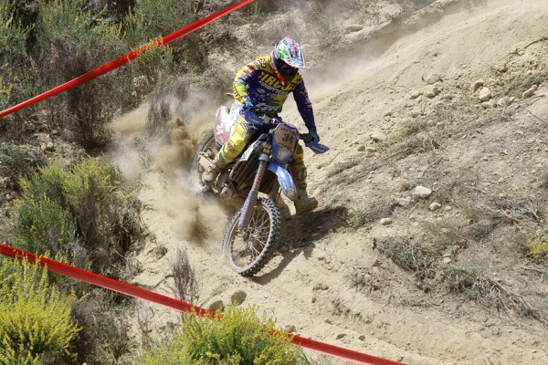 Remes otti Enduro2-luokan voiton sunnuntaina. Kuva: Kari Salminen