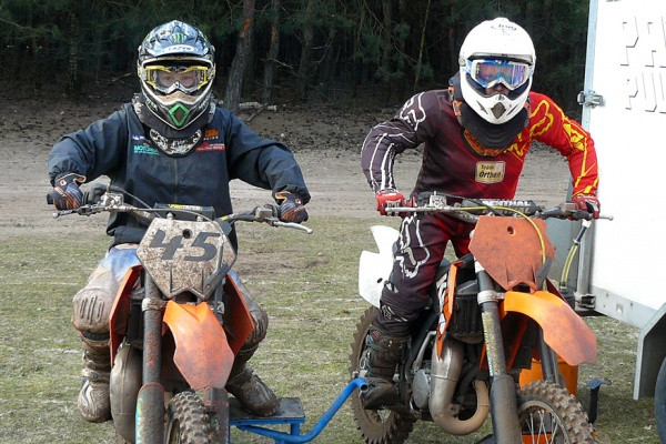 Aleksi Kurvinen (vas.) ja Joni Mäkelä valmistautuivat kauteen Belgiassa.