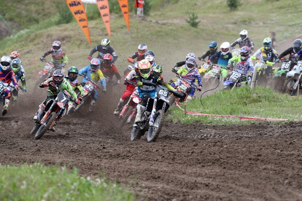 MX2-luokan ensimmäisen erän startti. Kuva: Jani Hovi / Xracing