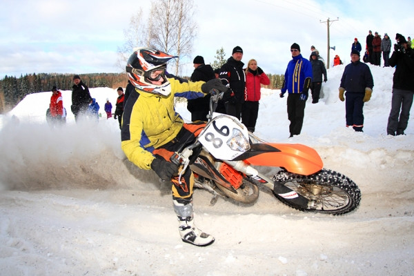 Toni Angermaa ajoi B125-luokan voittoon.