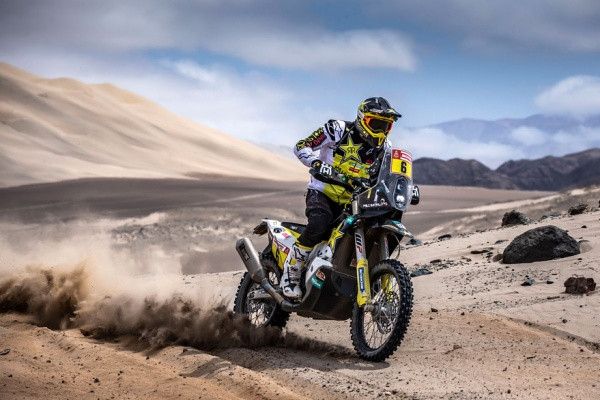 Pablo Quintanilla johtaa jälleen Dakaria. Kuva: Husqvarna