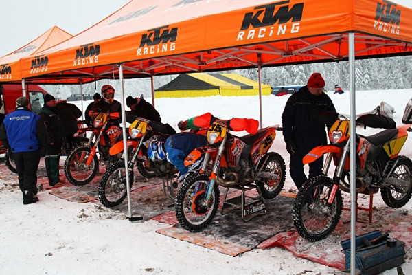 KTM-miesten varikko