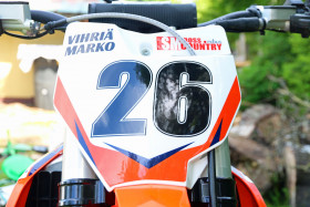 Numero, numeropohja, tarrasarja, tarra, etunumerokilpi, etukilpi