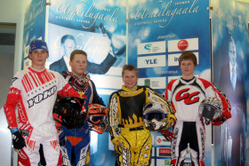 Moottoriliiton mannekiinit Urheilugaalan Your Move -muotinäytyöksessä  10.1.2011.  Ajajat vasemmalta oikealle: Niila Lappi, motocross; Sampsa Pohja, motocross; Jooa Partanen, speedway ja Timo Myöhänen, trial.