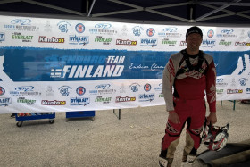 Offroadin joukkueen ukot vireessä huomista varten.