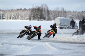 Mika Kallio vetää letkaa.