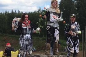 Naisten palkitut: 2. Ria Virtanen (vas.), 1. Hanna Mertsalmi, 3. Maarit Mäkinen