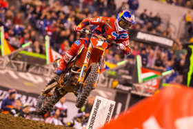 Ryan Dungey porskuttaa kohti titteliä.