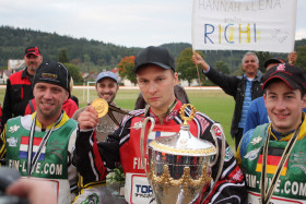 Maaradan MM-kauden 2010 TOP3: hopeaa Theo Pijper (vas.), kultaa Joonas Kylmäkorpi ja pronssia Richard Sepiser.