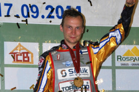 Joonas Kylmäkorpi tuulettaa maailmanmestarina 2011.