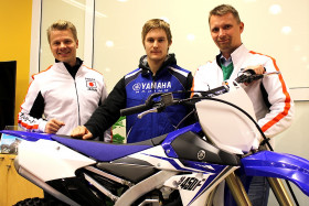 Timo Lehto (vas.), Kalle Toronen ja Yamaha Motorin Tero Karhunen.