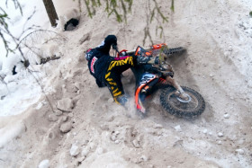 Numibia Snow endurossa Joonas Lampisella oli vielä hieman ongelmia