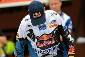 Jatkossa kuljettajilta vaaditaan rinta- ja selkäsuojan käyttöä. Kuva: Jani Hovi / Xracing