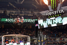 Ryan Dungey tyylitteli San Diegon voittoon. Kuva: Jani Hovi / Xracing