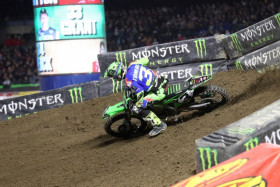 Eli Tomac otti voiton Anaheimin illassa. Kuva: Jani Hovi / Xracing