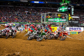 450-luokan mestaruustaisto kiristyy. Kuva: Simon Cudby