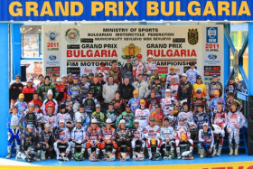 MX1- ja MX2-luokan kuljettajat yhteiskuvassa kauden avauksessa.