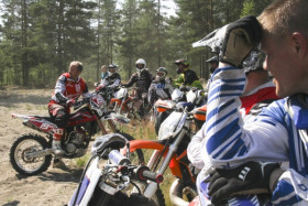 Leiri oli avoin kaikenikäisille ja -tasoisille kuljettajille. Leiriläisten ikäjakauma olikin varsin laaja nuorimpien kuljettajien ollessa 16-vuotiaita ja vanhin 54-vuotias.