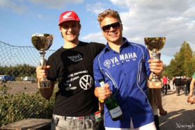 Timo Lehto (oik.) juhli kauden 2013 päätteeksi ATV -luokan Supermotojen Suomen mestaruutta. Kuva: Harri Hämäläinen