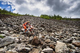 Erzbergin kaivoksessa riittää kiviä. Kuva: Red Bull