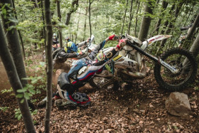 Myös kolmantena maastopäivänä kuljettajilla riitti haasteita. Kuva: Red Bull