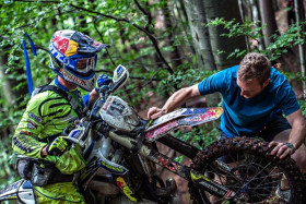 Wade Young jatkaa Red Bull Romaniacsin johdossa. Kuva: Mihai Stetcu / Red Bull Content Pool