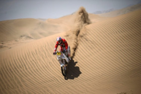 Vauhtia Saharasta. Kuva: Maragni M. KTM Images