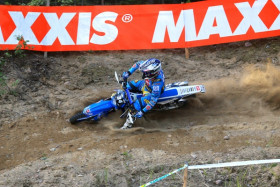 Eero Remes vauhdissa motocrosstestillä.