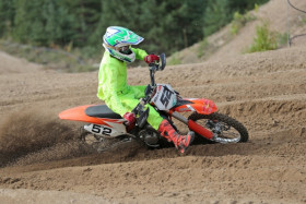 Kasper Kangasniemi voitti Virossa 85-kuutioisten luokan. Kuva: Jani Hovi / Xracing