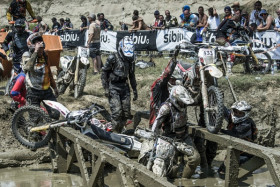 Kilpailun viimeiset sadat metrit olivat monille todella haastavia. Kuva: Red Bull Content Pool