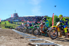 Siilinjärvellä yleisö nautti säästä ja hienosta motocrossista. Kuva: SM-motocross tiedotus