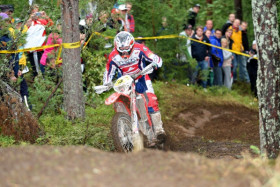 Tarkkala haastavalla endurotestillä.